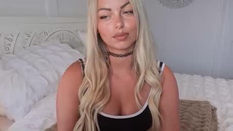 Snapshot of daisydreams_cumtrue chatting on 06-03-26, 09:45 Daisy Dreams online show from 06-03-26, 09:45