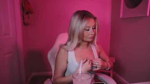 Snapshot of daisyy888 chatting on 01-14-26, 01:33 daisy online show from 01-14-26, 01:33