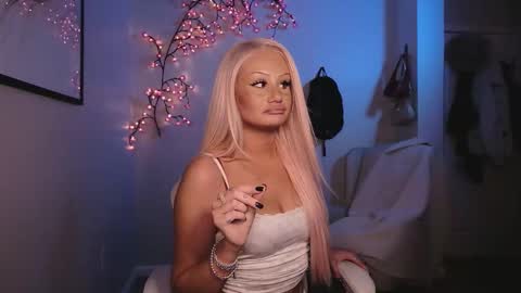 Snapshot of daisyy888 chatting on 02-11-26, 12:37 daisy online show from 02-11-26, 12:37