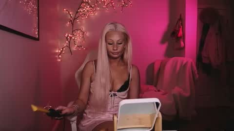 Snapshot of daisyy888 chatting on 02-15-26, 01:24 daisy online show from 02-15-26, 01:24