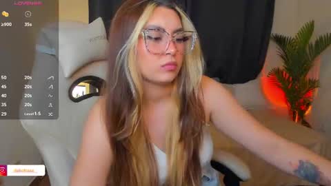 dakottaa__ online show from 07-10-26, 12:15