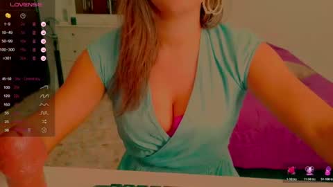 Snapshot of dalila_sexxx chatting on 06-15-26, 05:20 Dalila online show from 06-15-26, 05:20