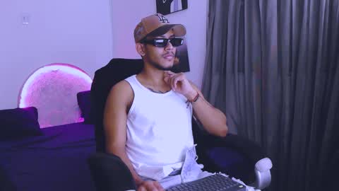 instagram damiannreed. online show from 03-05-26, 01:23