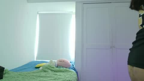 Snapshot of damn_that_booty chatting on 07-17-26, 12:34 Criss online show from 07-17-26, 12:34