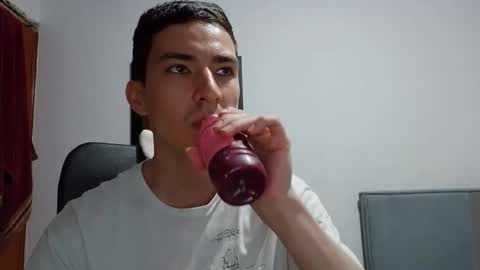 Snapshot of dan_hottest chatting on 04-16-26, 12:55 x x online show from 04-16-26, 12:55