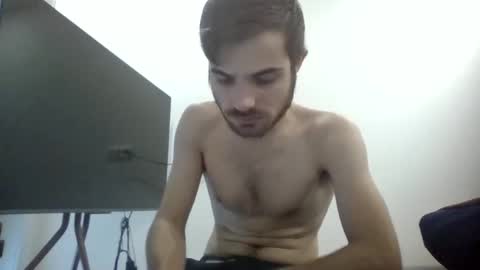 Snapshot of danievio21 chatting on 05-10-26, 12:21 danievio21 online show from 05-10-26, 12:21