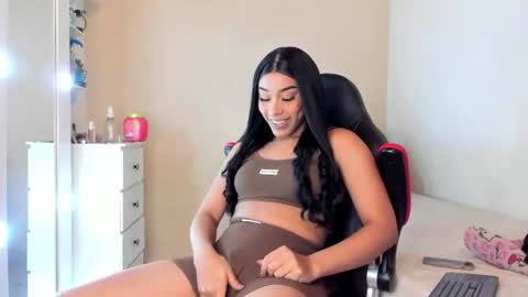 Snapshot of danii_jimenez chatting on 07-14-26, 01:52 Daniela online show from 07-14-26, 01:52