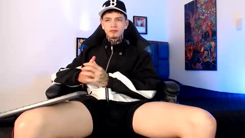 Snapshot of dann_brown chatting on 06-07-26, 01:21 Dann Brown online show from 06-07-26, 01:21