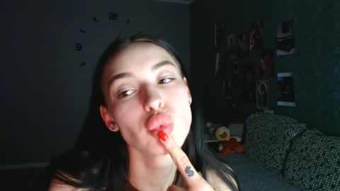 Daphne Darkthorn online show from 10-26-25, 12:05