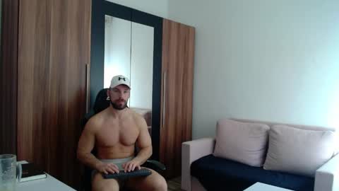darius_94 online show from 04-11-26, 07:45