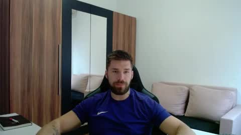 darius_94 online show from 04-14-26, 05:24