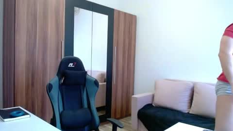 Snapshot of darius_94 chatting on 05-11-26, 04:04 darius_94 online show from 05-11-26, 04:04
