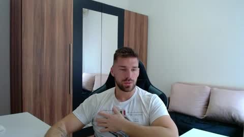 Snapshot of darius_94 chatting on 05-13-26, 04:43 darius_94 online show from 05-13-26, 04:43