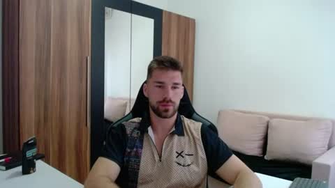 darius_94 online show from 06-27-26, 04:06