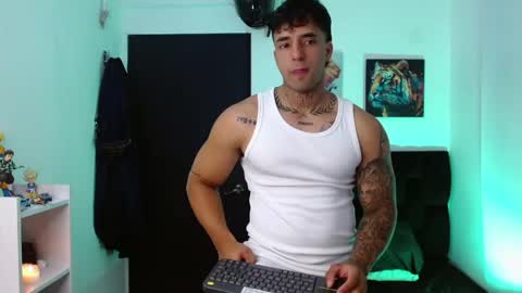 Snapshot of darius_phoenix chatting on 05-05-26, 06:38 Darius Phoenix online show from 05-05-26, 06:38