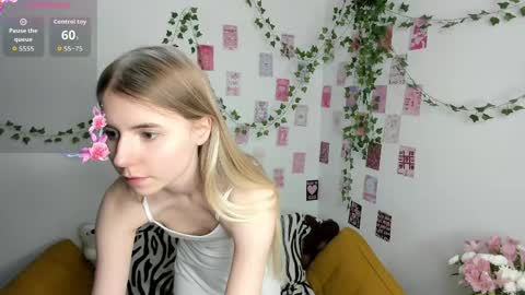 Snapshot of dark_ester chatting on 06-10-26, 11:53 Ester online show from 06-10-26, 11:53