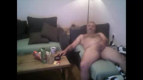 Snapshot of darko9504265 chatting on 09-30-25, 04:28 darko9504265 online show from 09-30-25, 04:28
