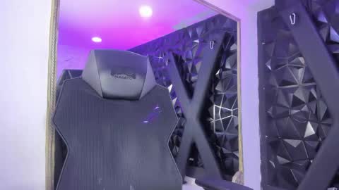 Snapshot of darlingbdsm_ chatting on 04-23-26, 10:36 Darling online show from 04-23-26, 10:36