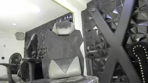 Snapshot of darlingbdsm_ chatting on 06-14-26, 01:13 Darling online show from 06-14-26, 01:13