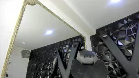 Snapshot of darlingbdsm_ chatting on 06-15-26, 12:18 Darling online show from 06-15-26, 12:18