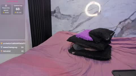 Snapshot of darnellqueen chatting on 04-24-26, 12:18 Darnell Queen online show from 04-24-26, 12:18