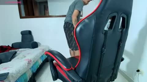 Snapshot of david_savage_ chatting on 06-25-26, 12:31 david online show from 06-25-26, 12:31