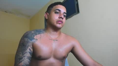 Snapshot of davidlenonn_ chatting on 11-12-25, 12:44 Lennon online show from 11-12-25, 12:44