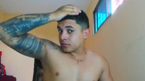 Snapshot of davidlenonn_ chatting on 01-05-26, 07:39 Lennon online show from 01-05-26, 07:39