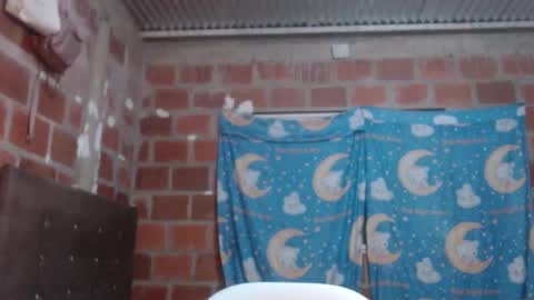 Snapshot of dayanara22 chatting on 02-19-25, 02:01 dayanara22 online show from 02-19-25, 02:01