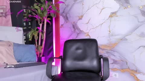 Snapshot of daye_sky chatting on 04-10-26, 10:20 Daye sky online show from 04-10-26, 10:20