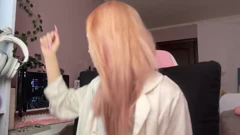 Maggie online show from 04-26-26, 11:30