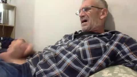 deanofflove221000 online show from 04-01-26, 01:28