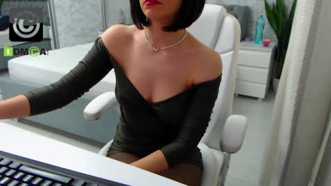 Elly online show from 12-20-24, 09:32