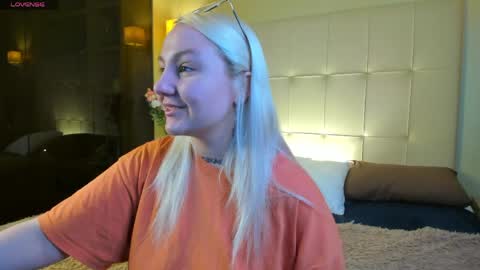 Snapshot of debbie_taylor chatting on 04-01-26, 05:21 Debbie Mon Tue Fri Sun Sat GMT 3 1000am - 0400pm online show from 04-01-26, 05:21