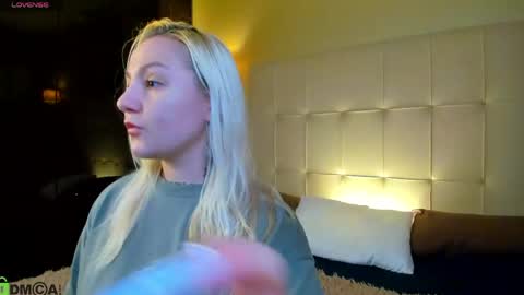 Snapshot of debbie_taylor chatting on 04-02-26, 05:21 Debbie Mon Tue Fri Sun Sat GMT 3 1000am - 0400pm online show from 04-02-26, 05:21