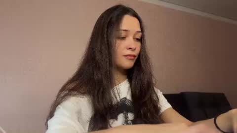deepcute_ online show from 06-13-26, 12:36