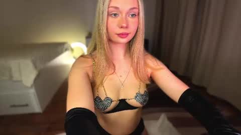 Snapshot of delanona chatting on 07-04-26, 11:11 Dia online show from 07-04-26, 11:11