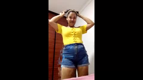 Snapshot of delicious_sarah07 chatting on 05-13-26, 12:19 Sarah online show from 05-13-26, 12:19