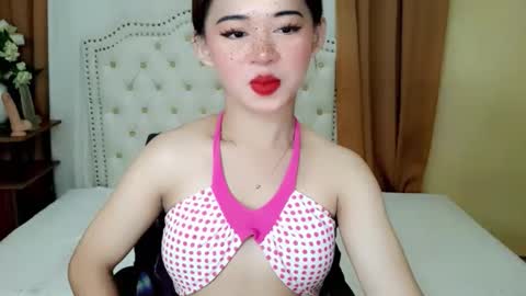 Sophie online show from 05-18-26, 02:51