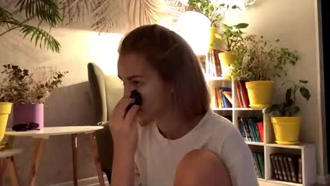 Snapshot of delorisstrzelecki chatting on 07-19-26, 01:20 I am Lola hello world online show from 07-19-26, 01:20