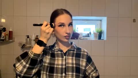 Delphaswindler online show from 04-25-26, 12:30