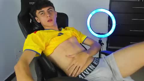 Snapshot of demian_cute chatting on 07-06-26, 04:42 Demian online show from 07-06-26, 04:42