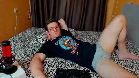 Snapshot of deni_boy99 chatting on 05-20-26, 07:53 Deni online show from 05-20-26, 07:53