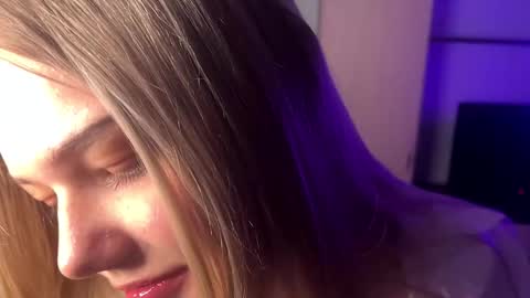 Snapshot of deonnahobb chatting on 03-13-26, 04:35 Luna online show from 03-13-26, 04:35