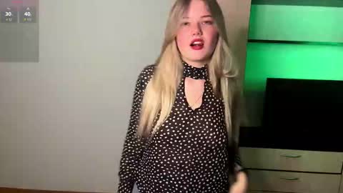 Snapshot of deonnahobb chatting on 03-25-26, 04:13 Luna online show from 03-25-26, 04:13