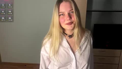 Snapshot of deonnahobb chatting on 03-27-26, 03:34 Luna online show from 03-27-26, 03:34