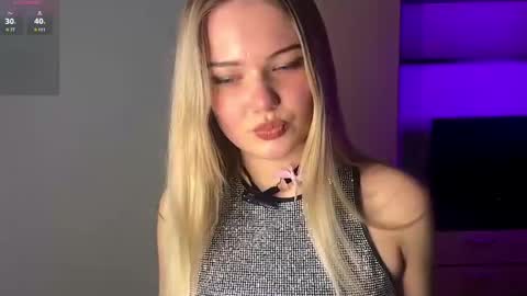 Snapshot of deonnahobb chatting on 04-08-26, 04:40 Luna online show from 04-08-26, 04:40