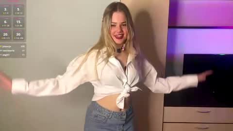 Snapshot of deonnahobb chatting on 04-09-26, 04:34 Luna online show from 04-09-26, 04:34