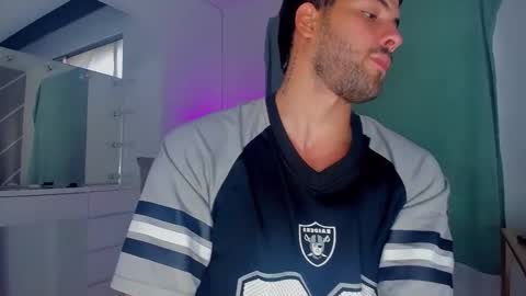 Snapshot of dereckhardd chatting on 03-19-26, 11:47 dereckhardd online show from 03-19-26, 11:47