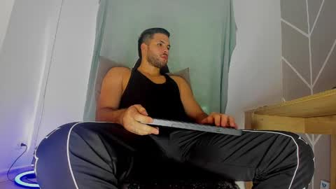 Snapshot of dereckhardd chatting on 04-05-26, 09:01 dereckhardd online show from 04-05-26, 09:01